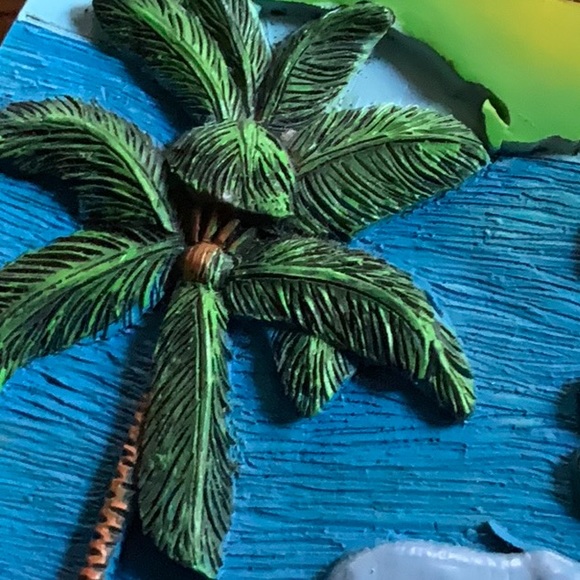 Florida souvenir wall plaque 6.85 inches diameter w/ hanger in back - Picture 7 of 8